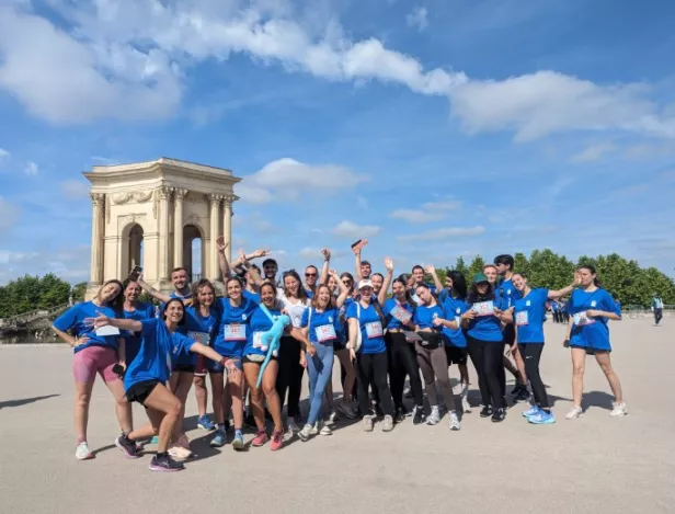 les-etudiants-en-communication-de-l'iscom-montpellier-courent-ensemble-contre-le-cancer-du-sein